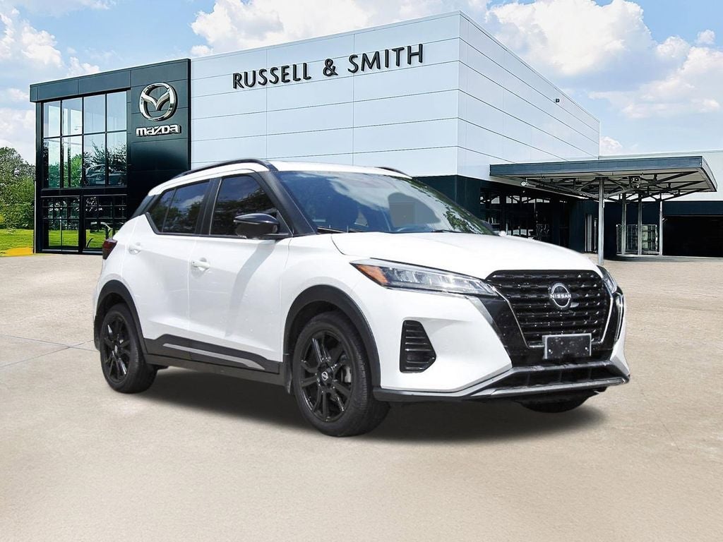 2023 Nissan Kicks SR