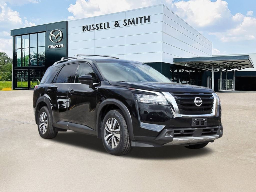 2023 Nissan Pathfinder SL